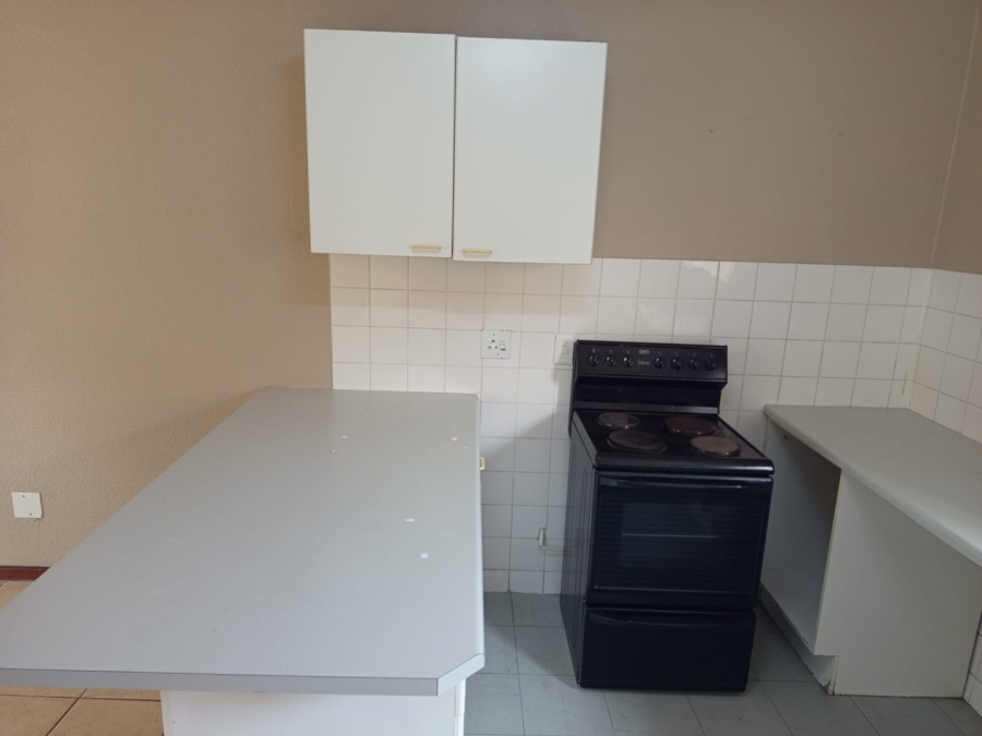 To Let 2 Bedroom Property for Rent in Vorna Valley Gauteng