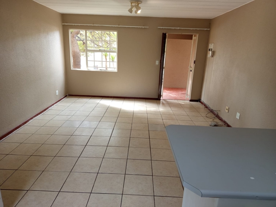 To Let 2 Bedroom Property for Rent in Vorna Valley Gauteng