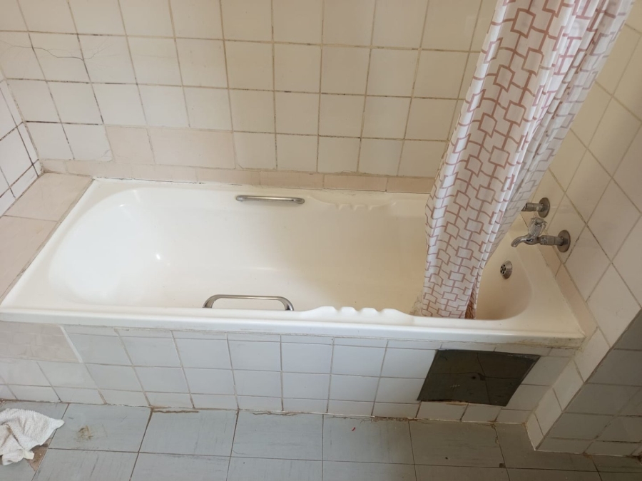 To Let 2 Bedroom Property for Rent in Vorna Valley Gauteng