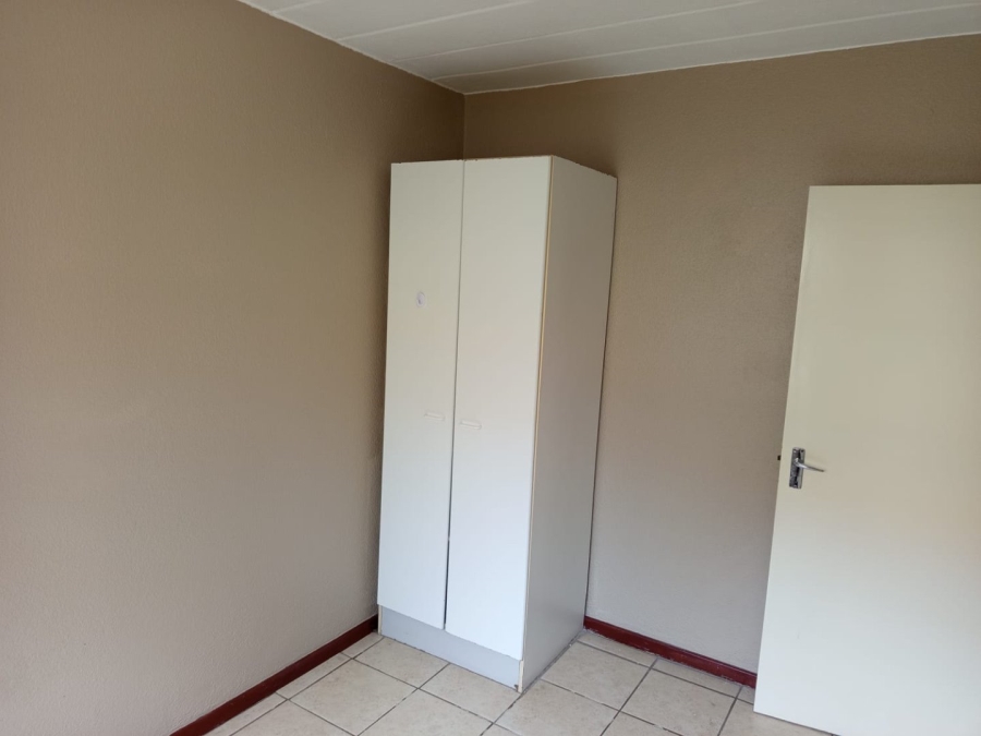 To Let 2 Bedroom Property for Rent in Vorna Valley Gauteng