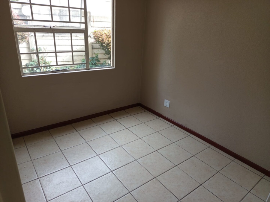 To Let 2 Bedroom Property for Rent in Vorna Valley Gauteng
