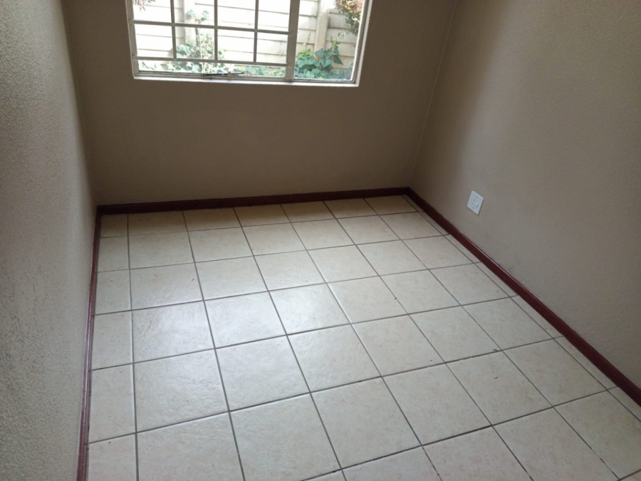 To Let 2 Bedroom Property for Rent in Vorna Valley Gauteng