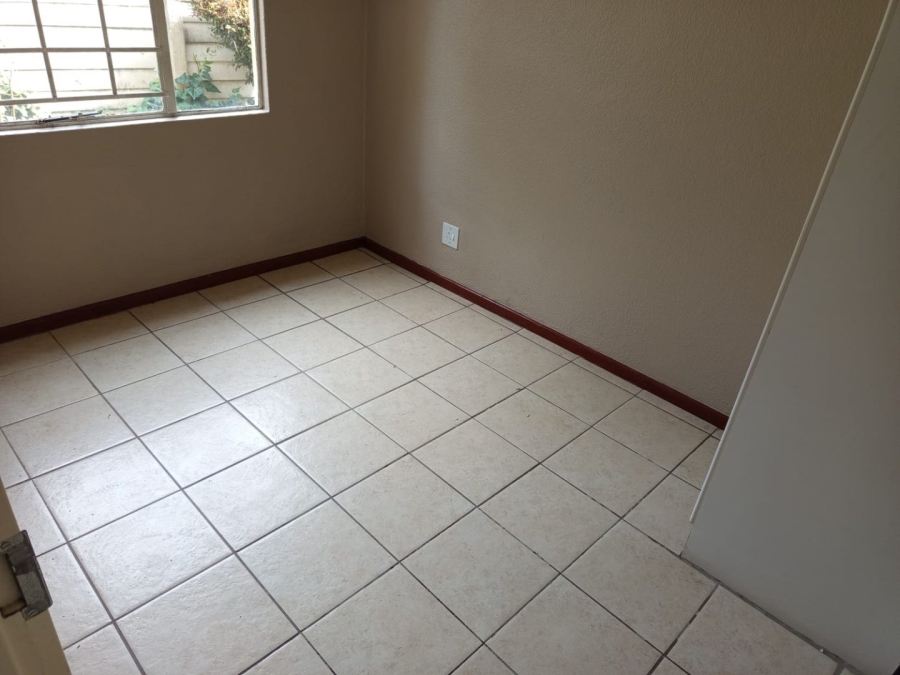 To Let 2 Bedroom Property for Rent in Vorna Valley Gauteng