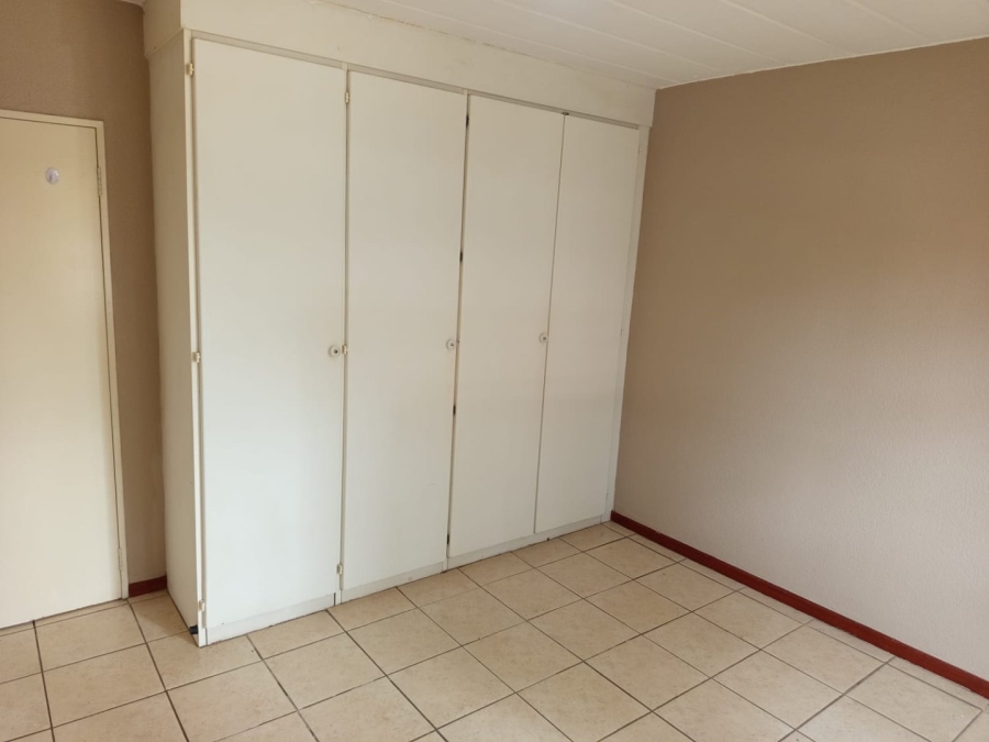 To Let 2 Bedroom Property for Rent in Vorna Valley Gauteng