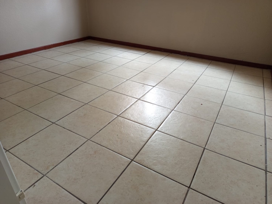 To Let 2 Bedroom Property for Rent in Vorna Valley Gauteng