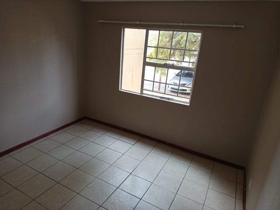 To Let 2 Bedroom Property for Rent in Vorna Valley Gauteng