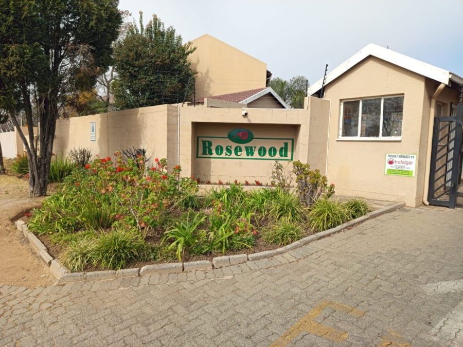 To Let 2 Bedroom Property for Rent in Vorna Valley Gauteng