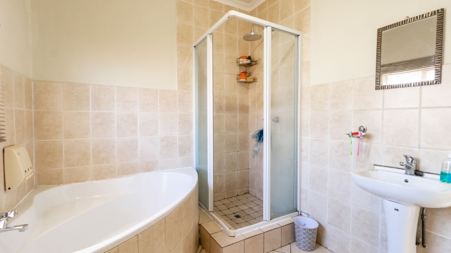 3 Bedroom Property for Sale in Glen Marais Gauteng