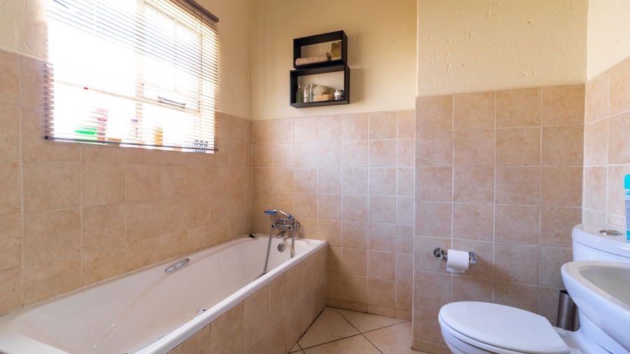 3 Bedroom Property for Sale in Glen Marais Gauteng