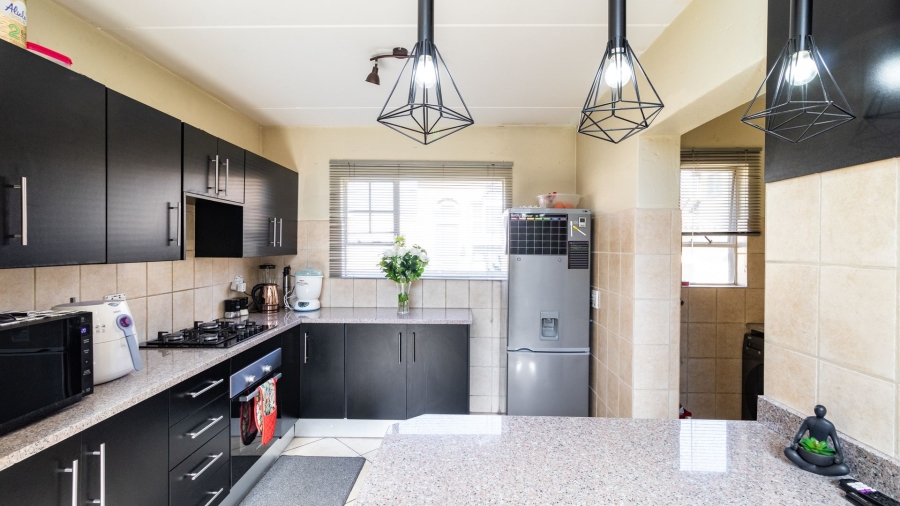 3 Bedroom Property for Sale in Glen Marais Gauteng