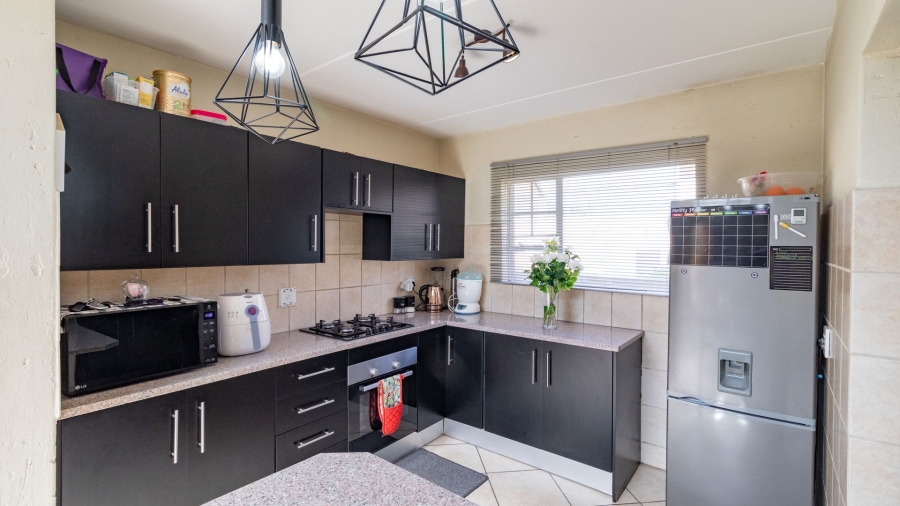 3 Bedroom Property for Sale in Glen Marais Gauteng