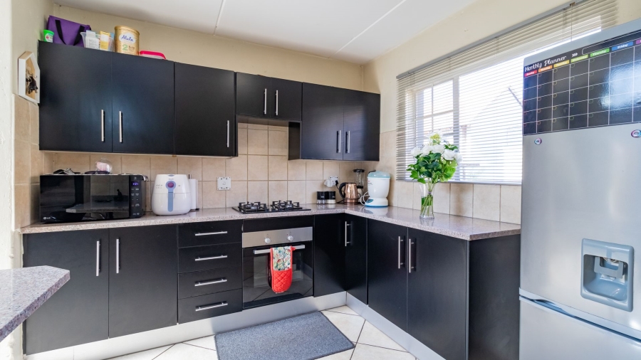 3 Bedroom Property for Sale in Glen Marais Gauteng