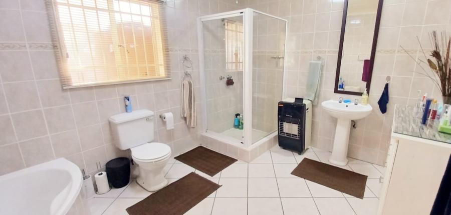 4 Bedroom Property for Sale in Vaal Marina Gauteng