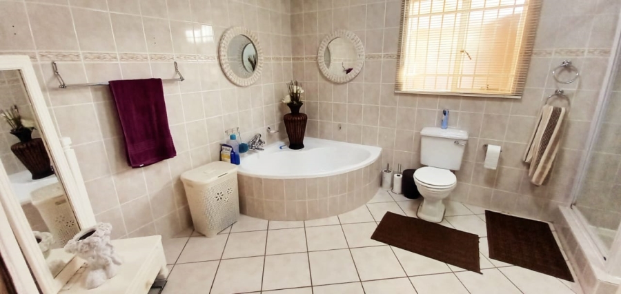 4 Bedroom Property for Sale in Vaal Marina Gauteng