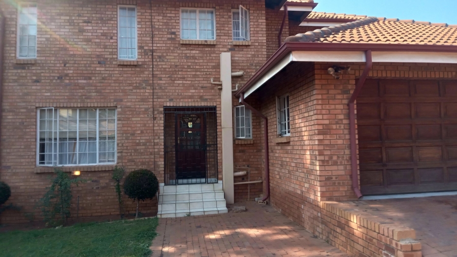 To Let 3 Bedroom Property for Rent in Lynnwood Gauteng