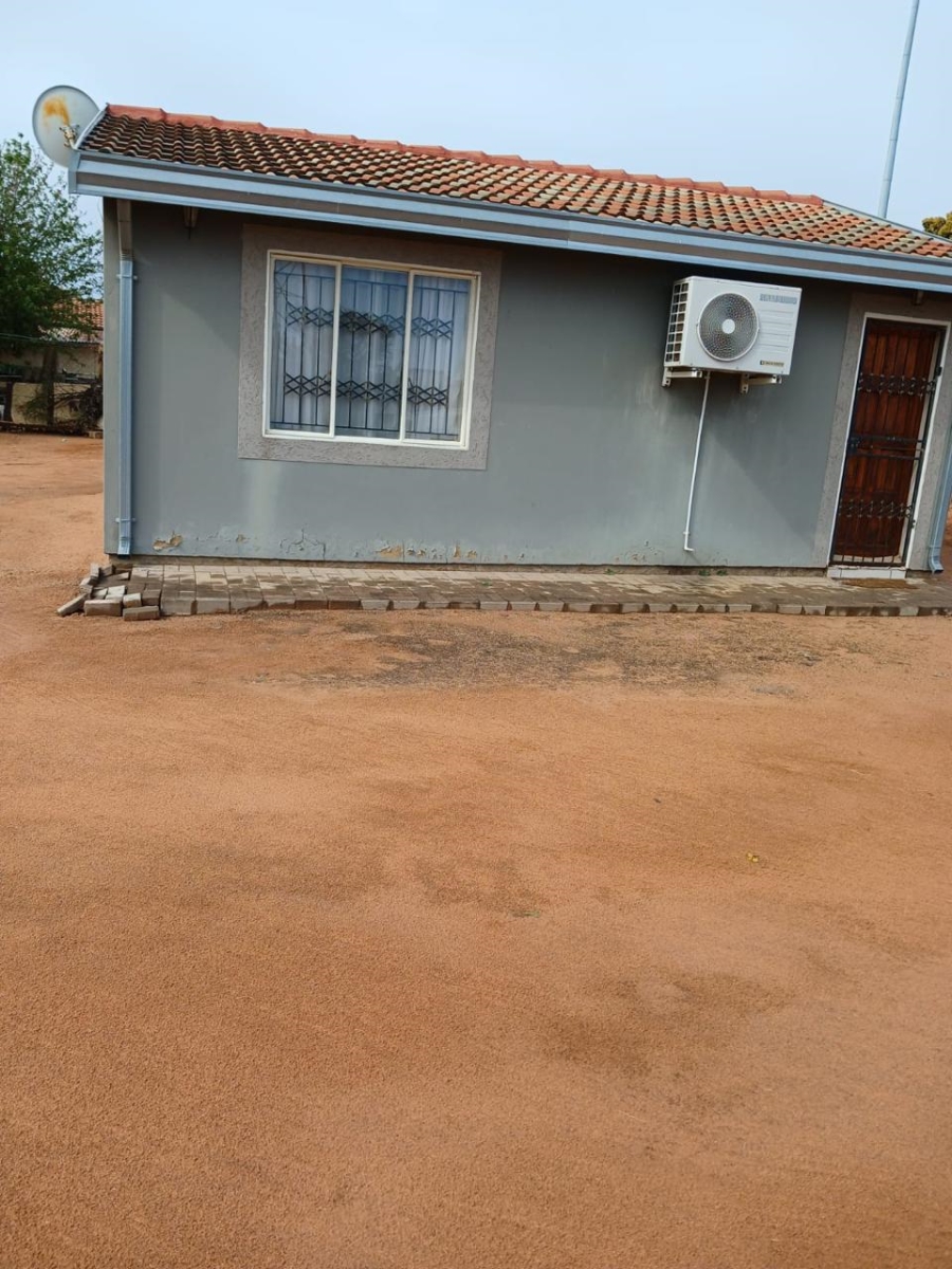 2 Bedroom Property for Sale in Lotus Gardens Gauteng