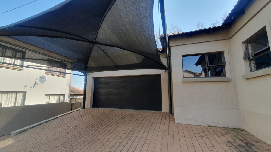 4 Bedroom Property for Sale in Amberfield Gauteng