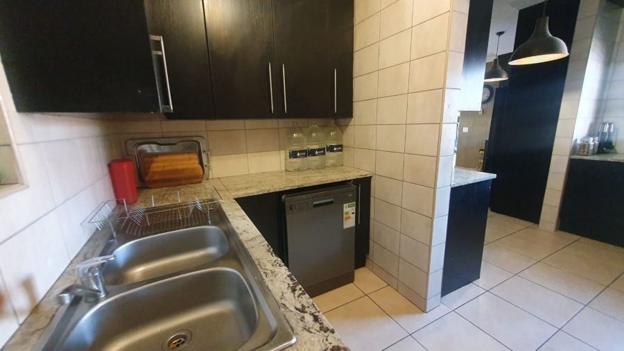 4 Bedroom Property for Sale in Amberfield Gauteng