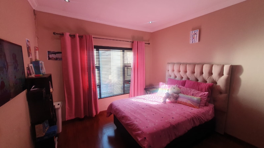 4 Bedroom Property for Sale in Amberfield Gauteng