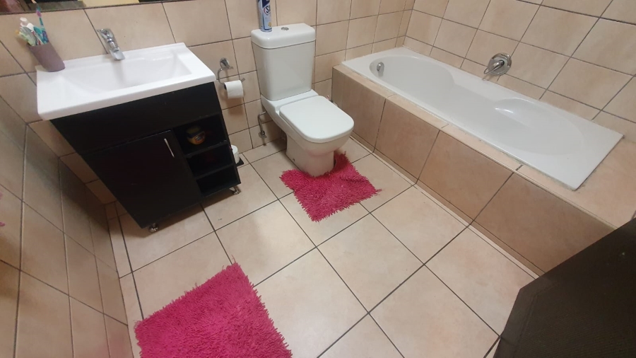 4 Bedroom Property for Sale in Amberfield Gauteng
