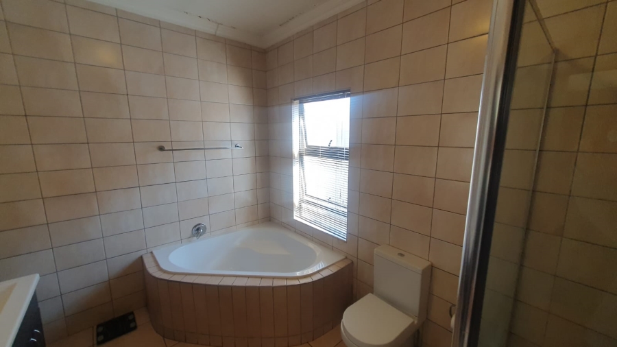 4 Bedroom Property for Sale in Amberfield Gauteng