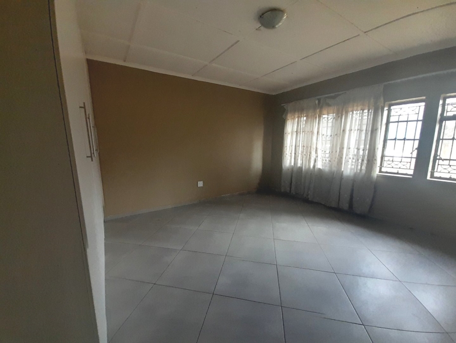2 Bedroom Property for Sale in Peacehaven Gauteng