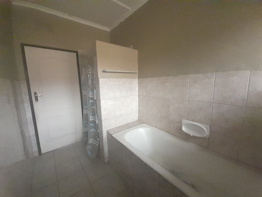 2 Bedroom Property for Sale in Peacehaven Gauteng