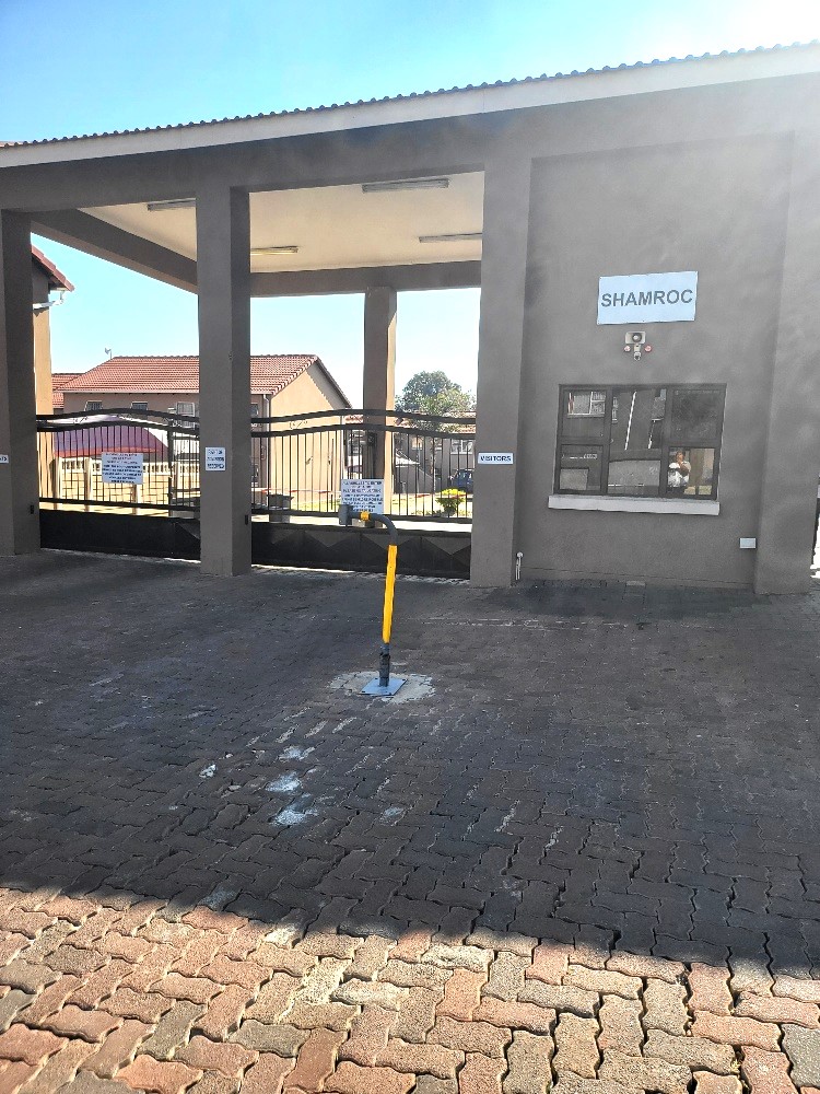 To Let 2 Bedroom Property for Rent in Vorna Valley Gauteng