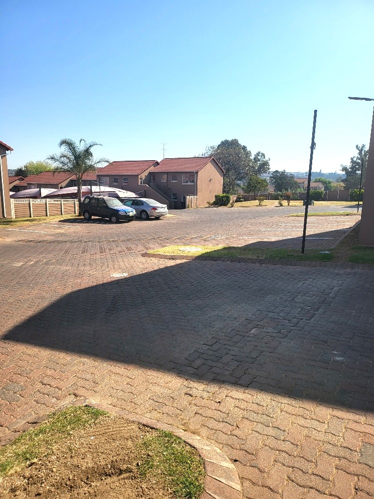 To Let 2 Bedroom Property for Rent in Vorna Valley Gauteng
