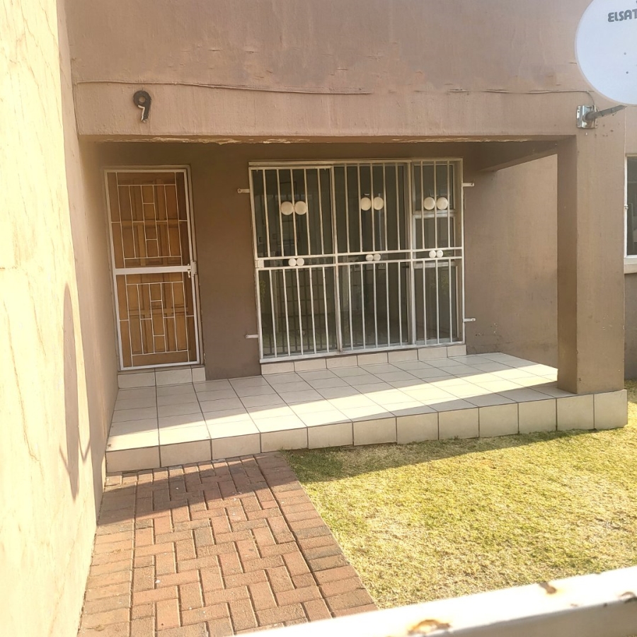 To Let 2 Bedroom Property for Rent in Vorna Valley Gauteng