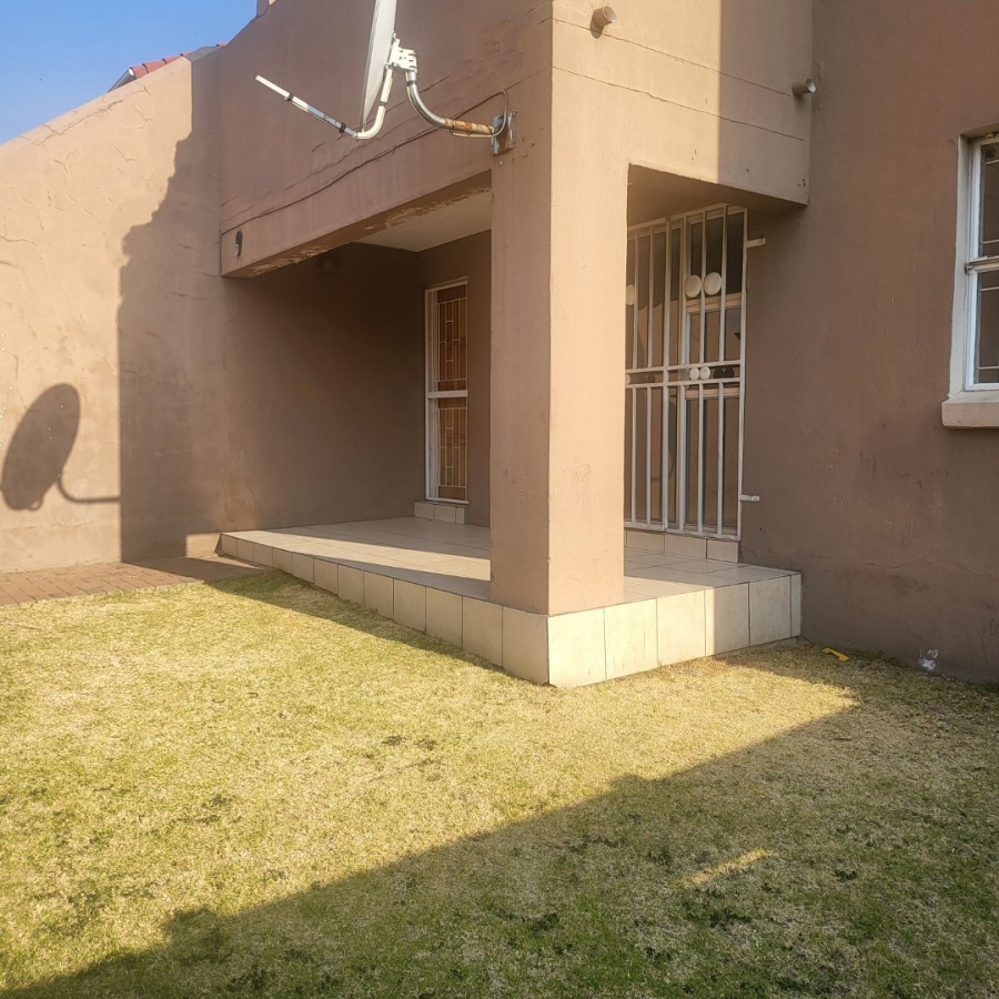 To Let 2 Bedroom Property for Rent in Vorna Valley Gauteng