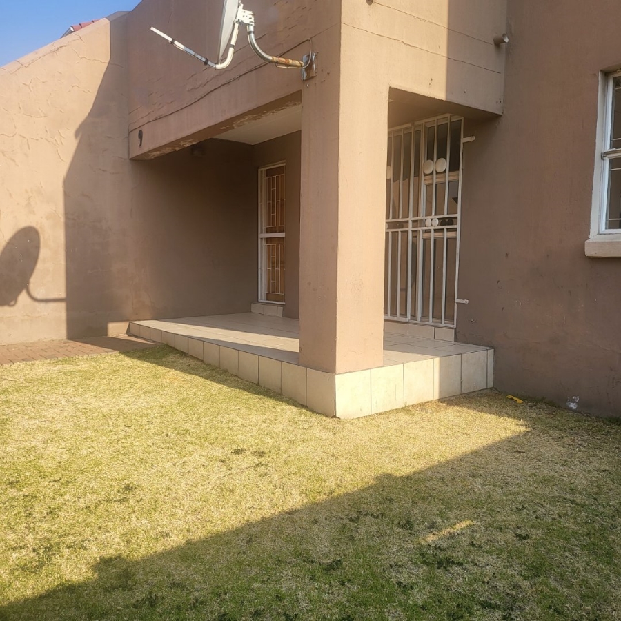 To Let 2 Bedroom Property for Rent in Vorna Valley Gauteng