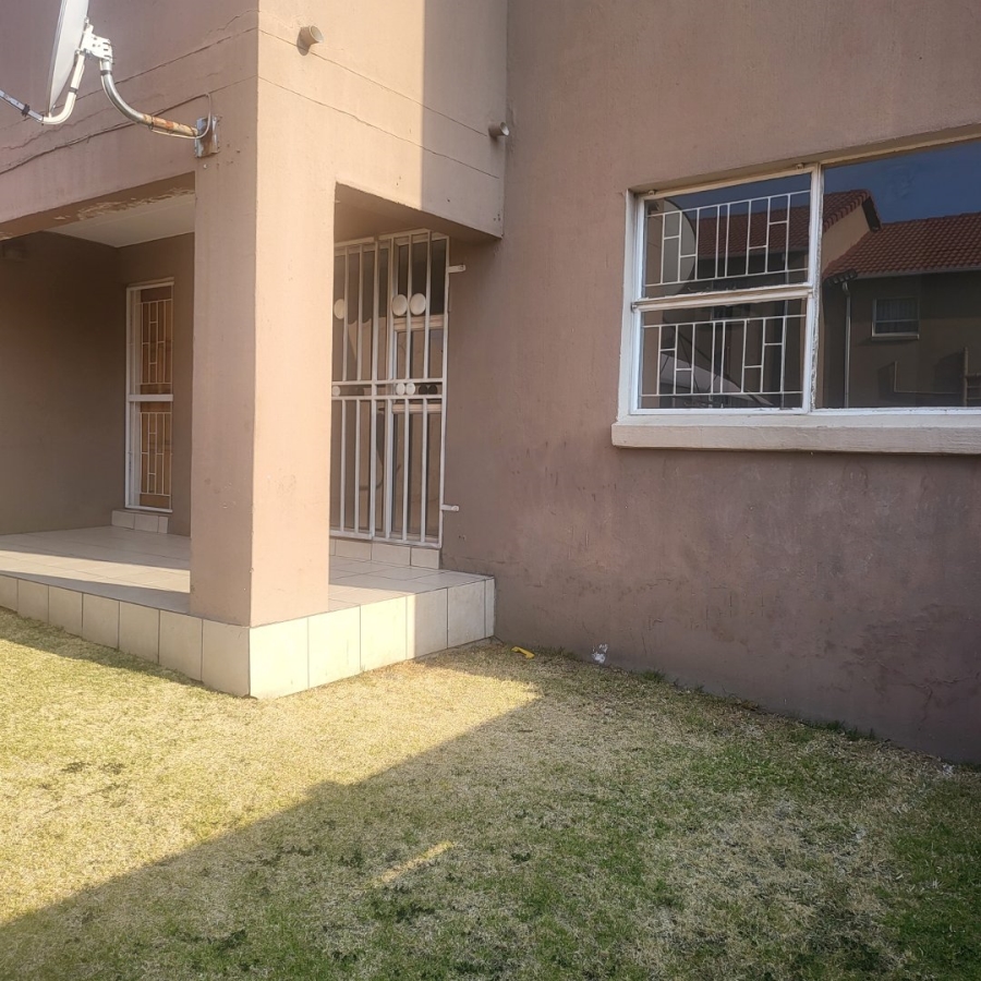 To Let 2 Bedroom Property for Rent in Vorna Valley Gauteng