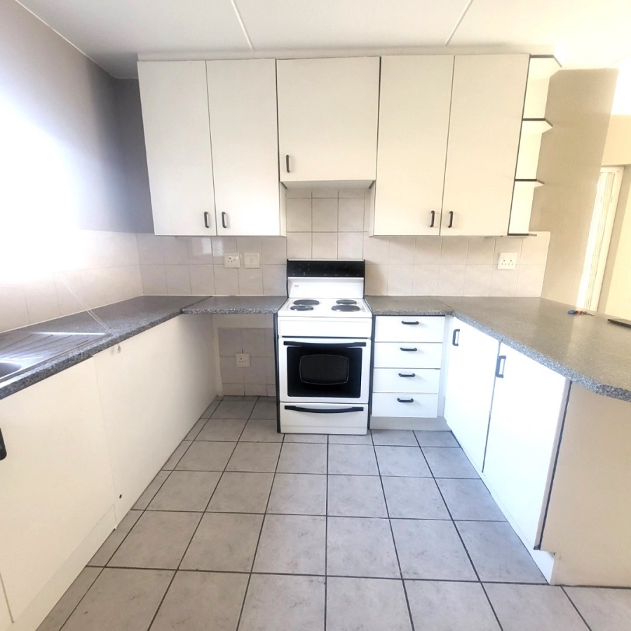 To Let 2 Bedroom Property for Rent in Vorna Valley Gauteng