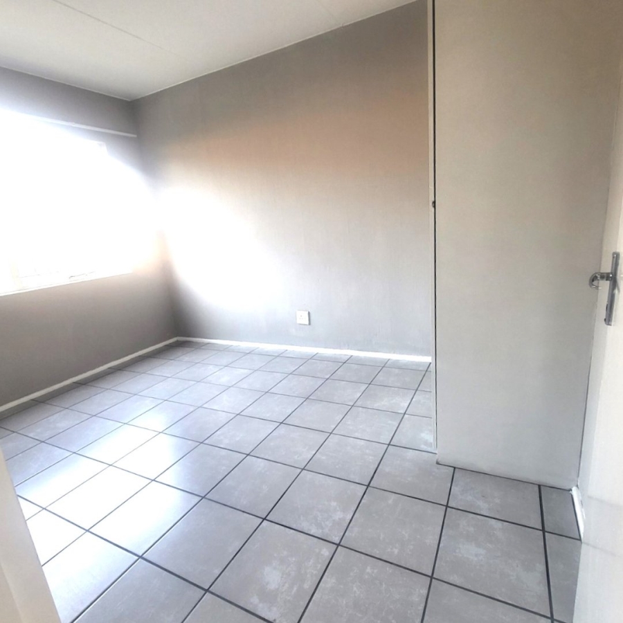 To Let 2 Bedroom Property for Rent in Vorna Valley Gauteng