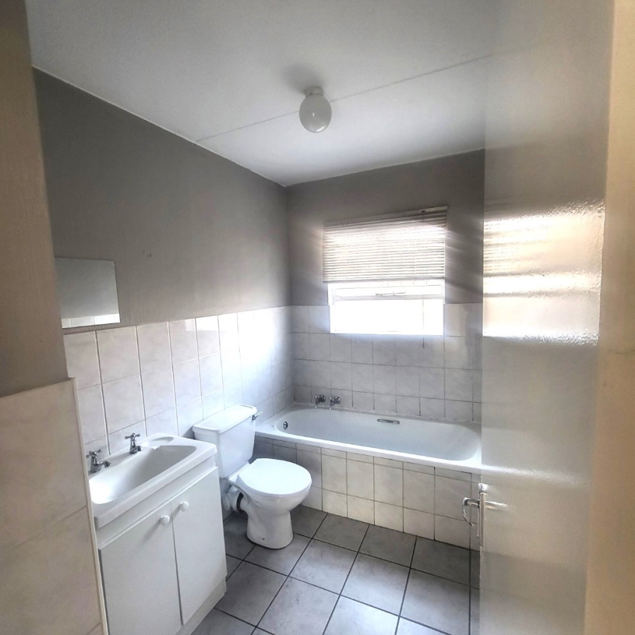 To Let 2 Bedroom Property for Rent in Vorna Valley Gauteng