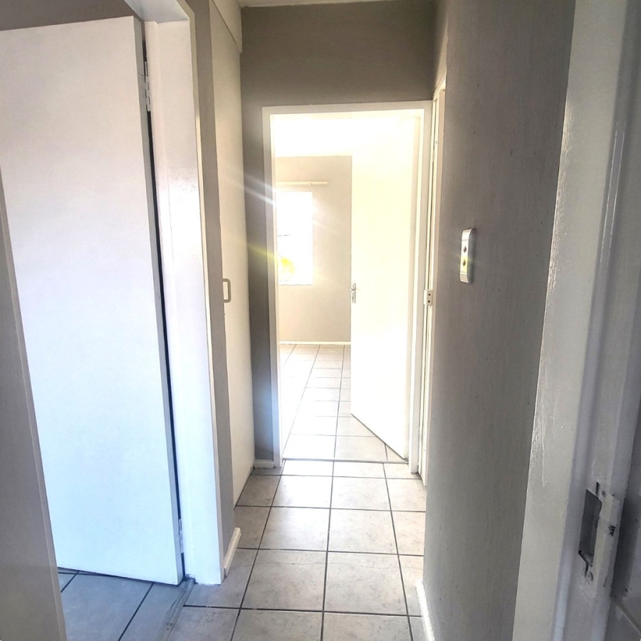 To Let 2 Bedroom Property for Rent in Vorna Valley Gauteng