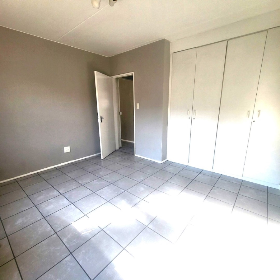 To Let 2 Bedroom Property for Rent in Vorna Valley Gauteng