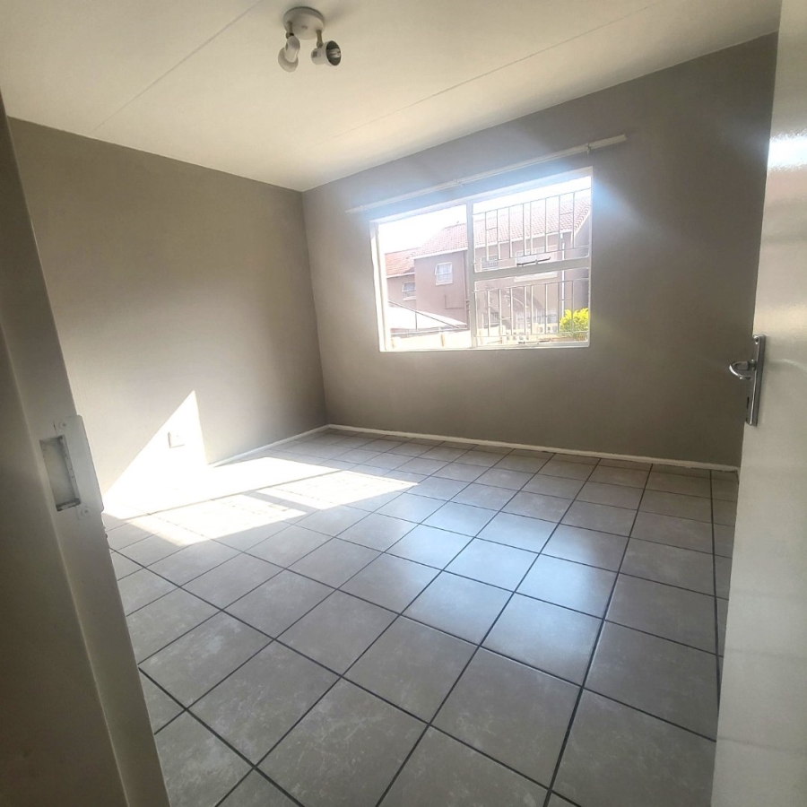 To Let 2 Bedroom Property for Rent in Vorna Valley Gauteng