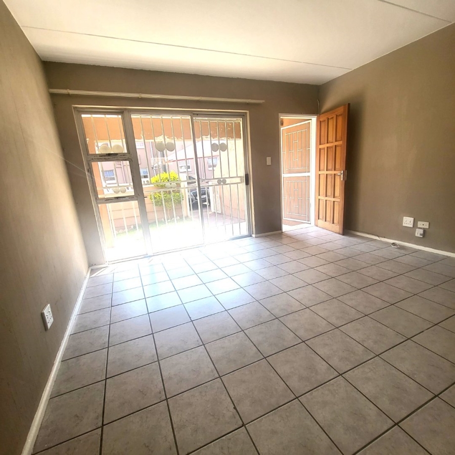 To Let 2 Bedroom Property for Rent in Vorna Valley Gauteng