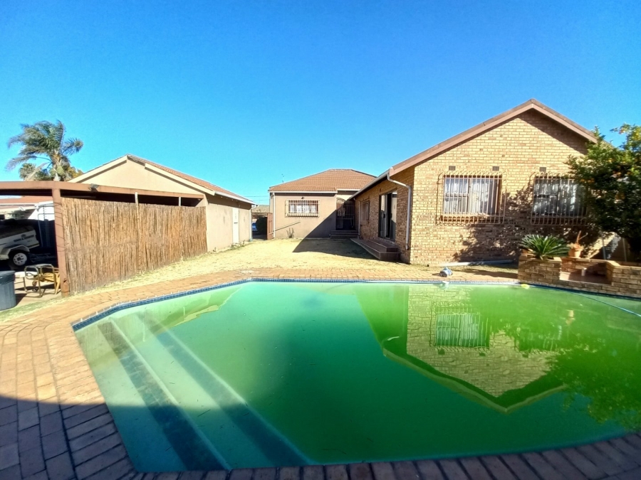 4 Bedroom Property for Sale in Primrose Gauteng