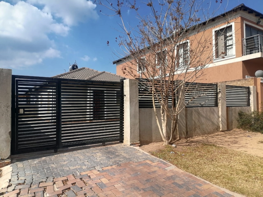 To Let 2 Bedroom Property for Rent in Riverside View Gauteng