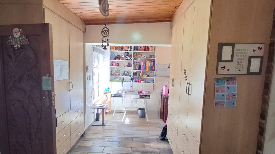 5 Bedroom Property for Sale in Pretoria Gardens Gauteng