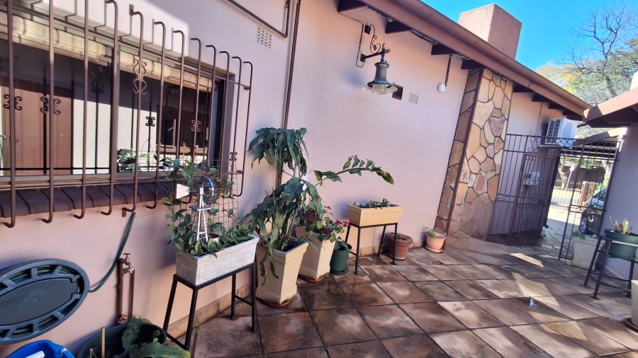 5 Bedroom Property for Sale in Pretoria Gardens Gauteng