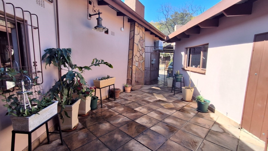 5 Bedroom Property for Sale in Pretoria Gardens Gauteng
