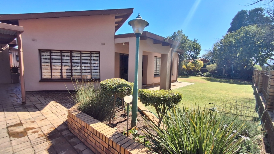 5 Bedroom Property for Sale in Pretoria Gardens Gauteng