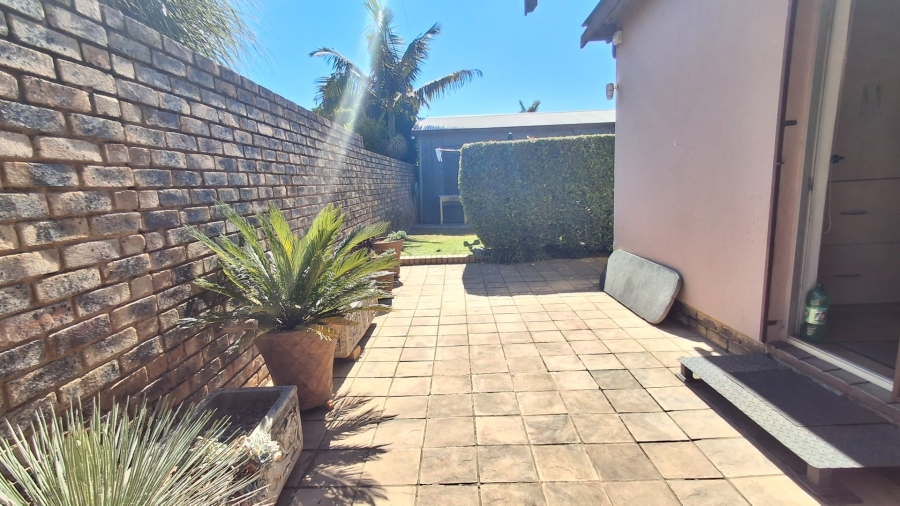 5 Bedroom Property for Sale in Pretoria Gardens Gauteng
