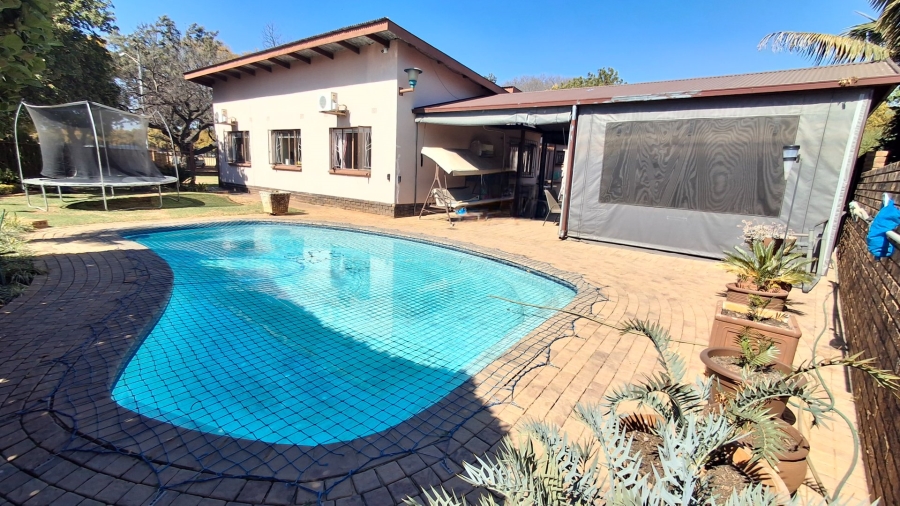 5 Bedroom Property for Sale in Pretoria Gardens Gauteng