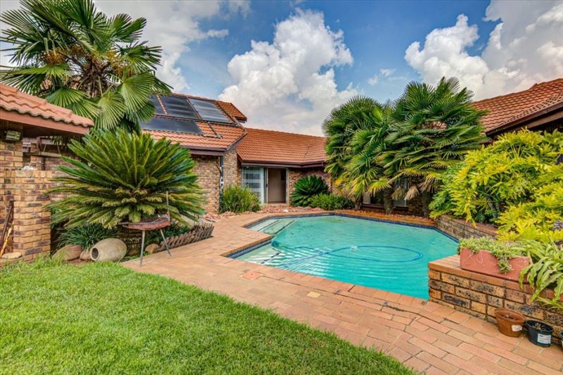 4 Bedroom Property for Sale in Benoni Small Farms Gauteng