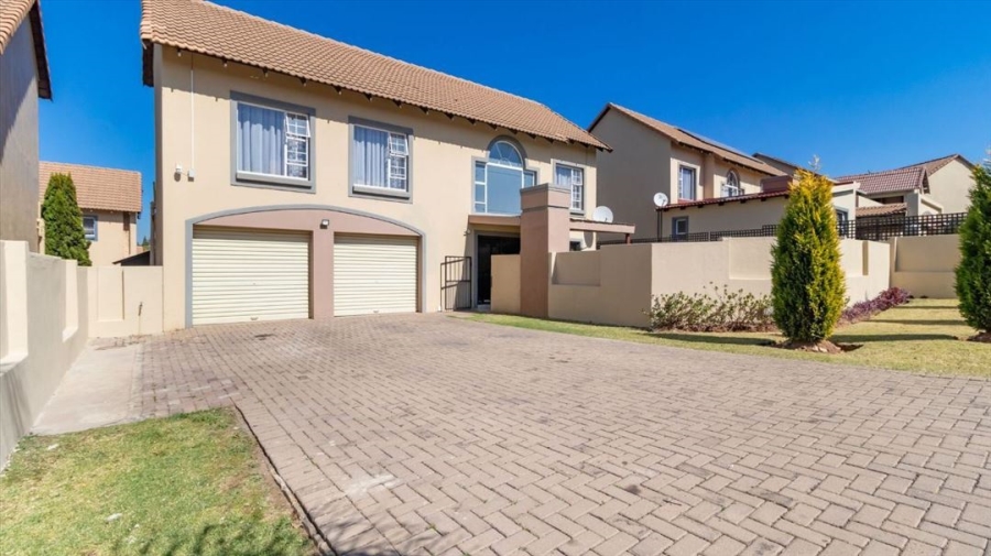 3 Bedroom Property for Sale in Glen Marais Gauteng